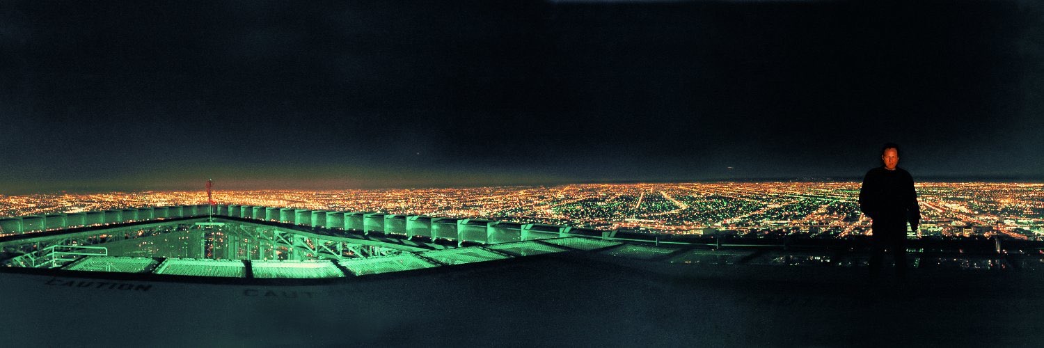 Фото Майкла Манна для профиля на Letterboxd и обложка профиля в X/Twitter .